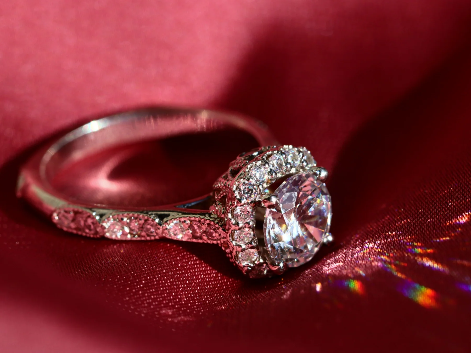 Moissanite vs Diamond: Price, Durability & Appearance